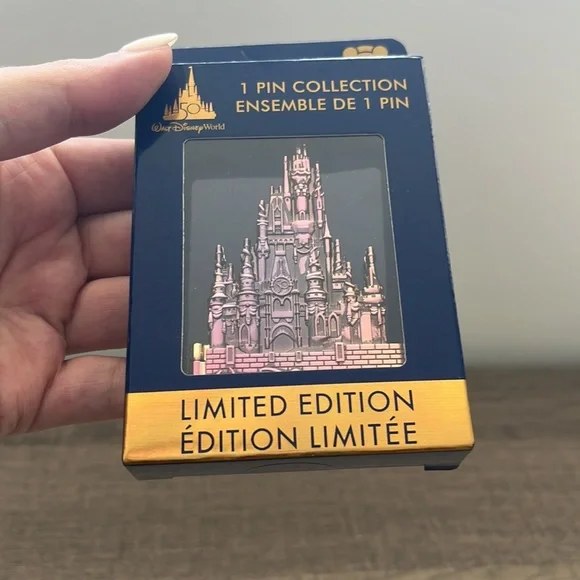 Disney’s 50th Anniversary Limited Edition Big Castle Collectable Pin - Picture 5 of 5
